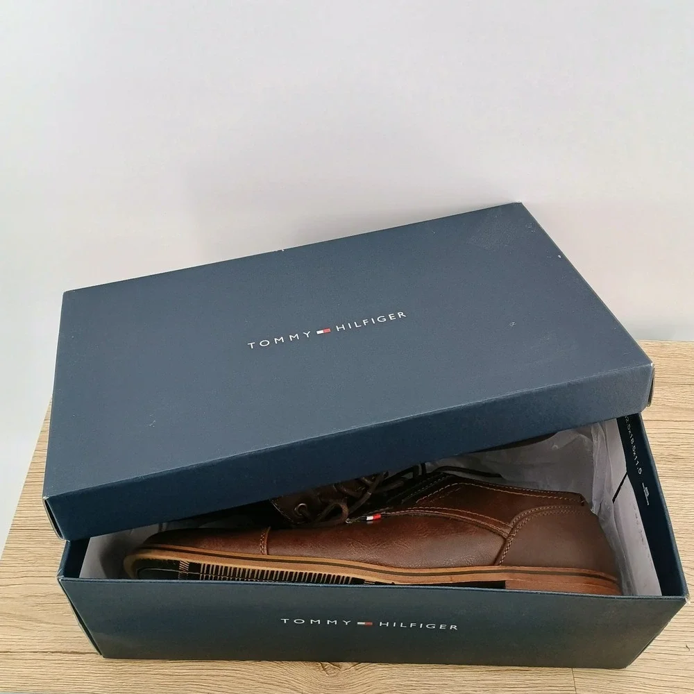Tommy Hilfiger Banly Men Size 8.5 Brown PU Leather Dress Shoes Cap Toe Oxford